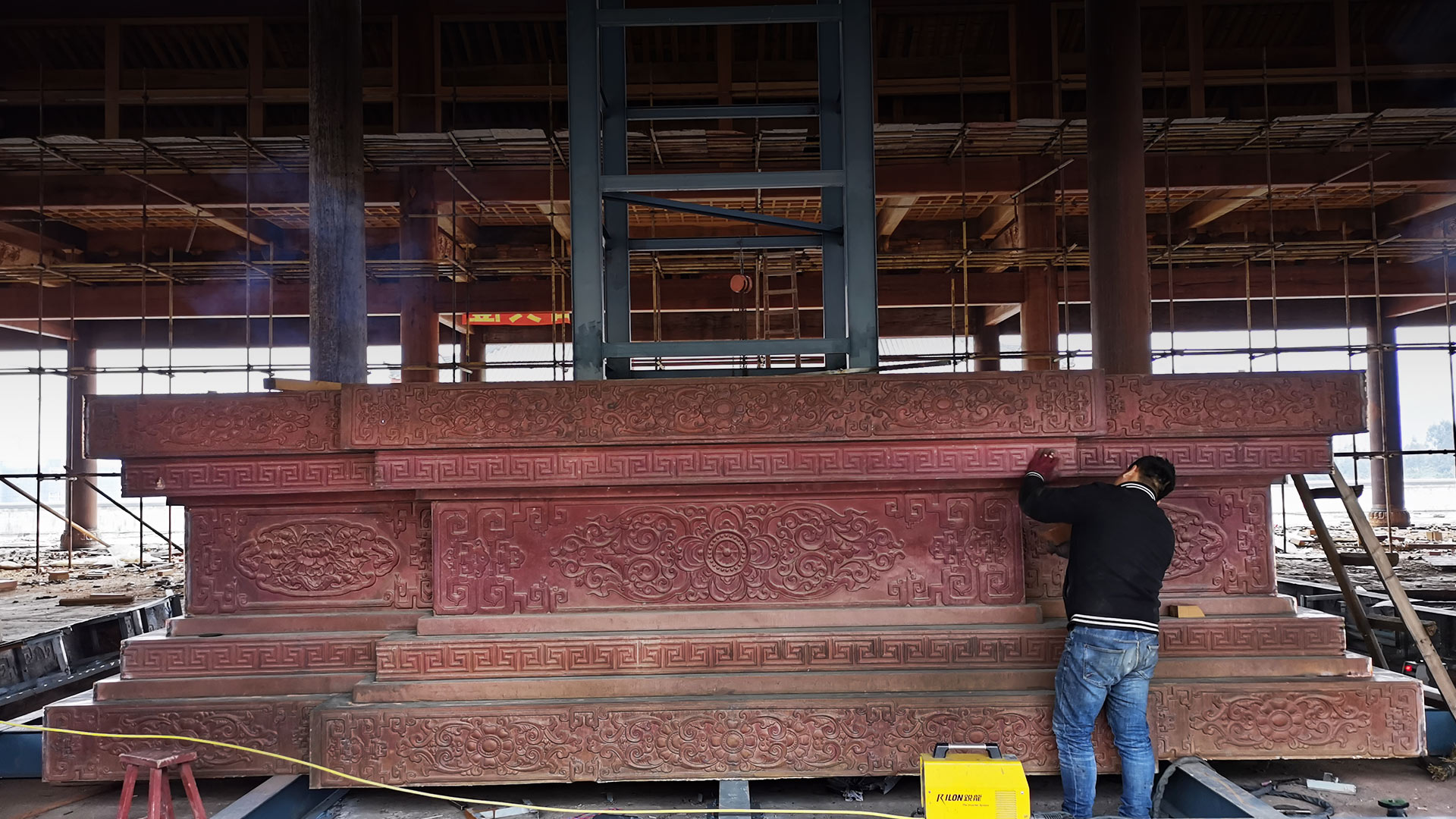 以先進(jìn)理念和創(chuàng)新精神，開(kāi)發(fā)銅雕產(chǎn)品